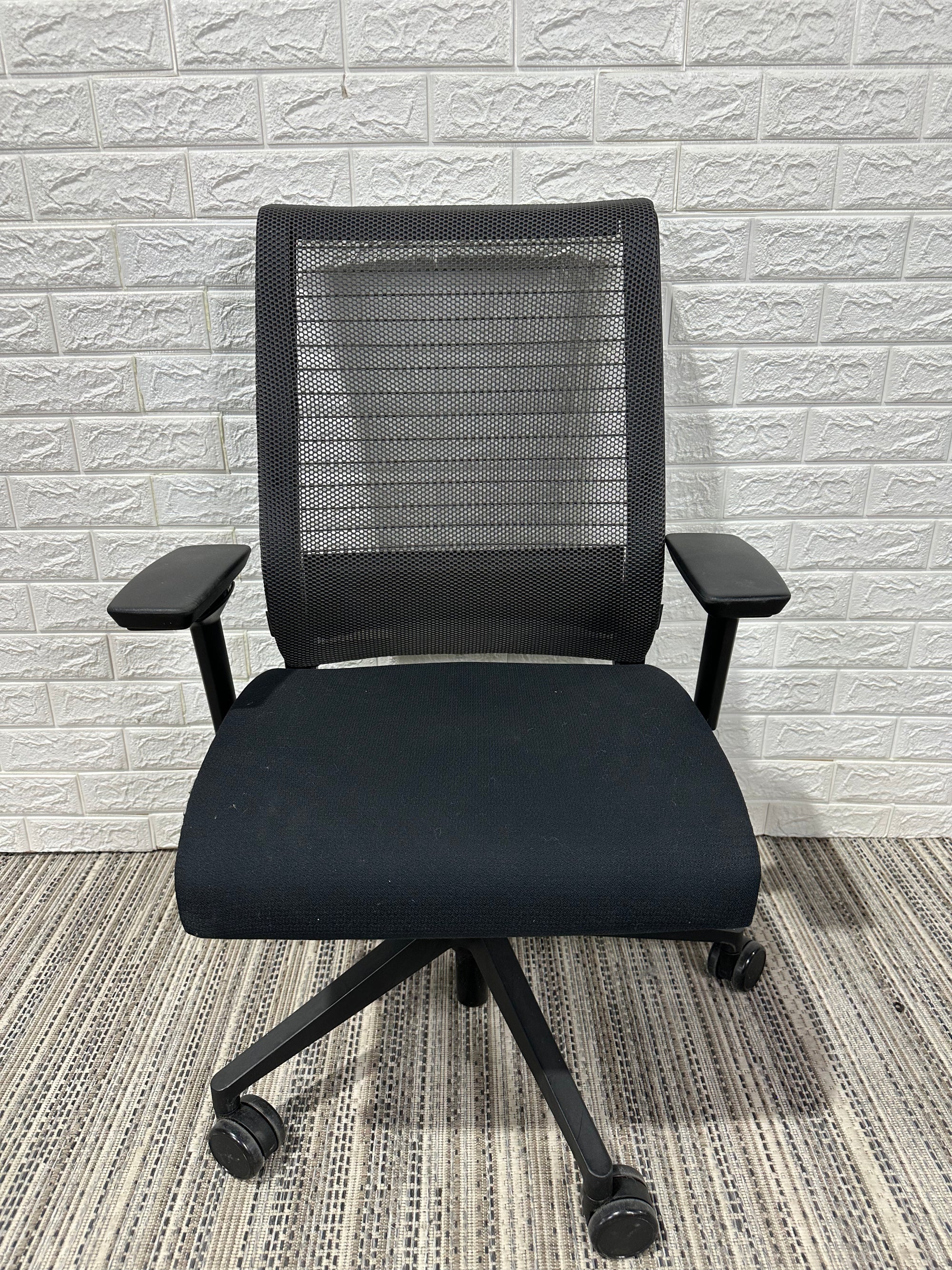 Pre-Owned Steelcase Black Think Chair with Grey Mesh - Duckys Office Furniture