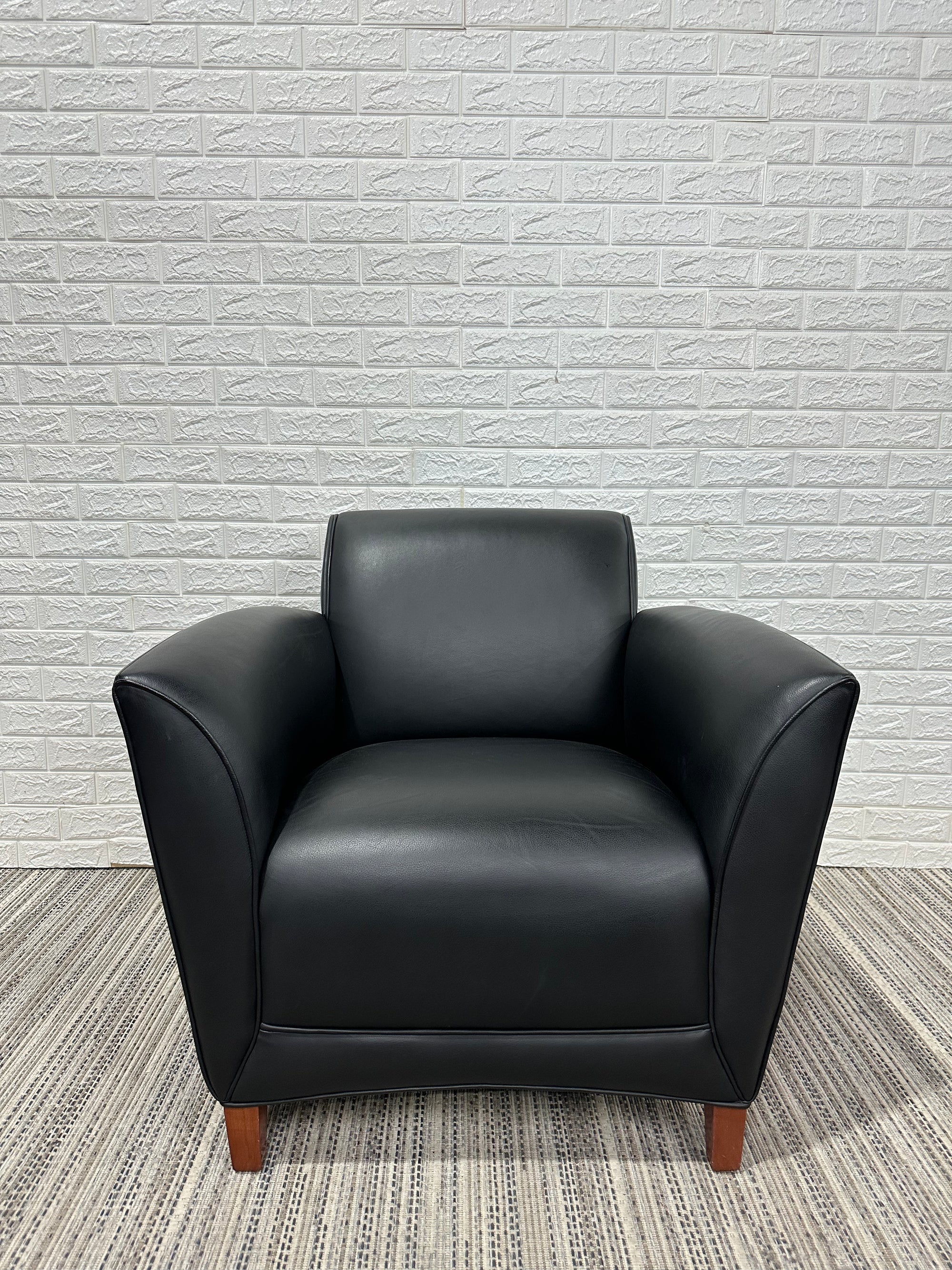 Pre-Owned Leather Chair - Duckys Office Furniture
