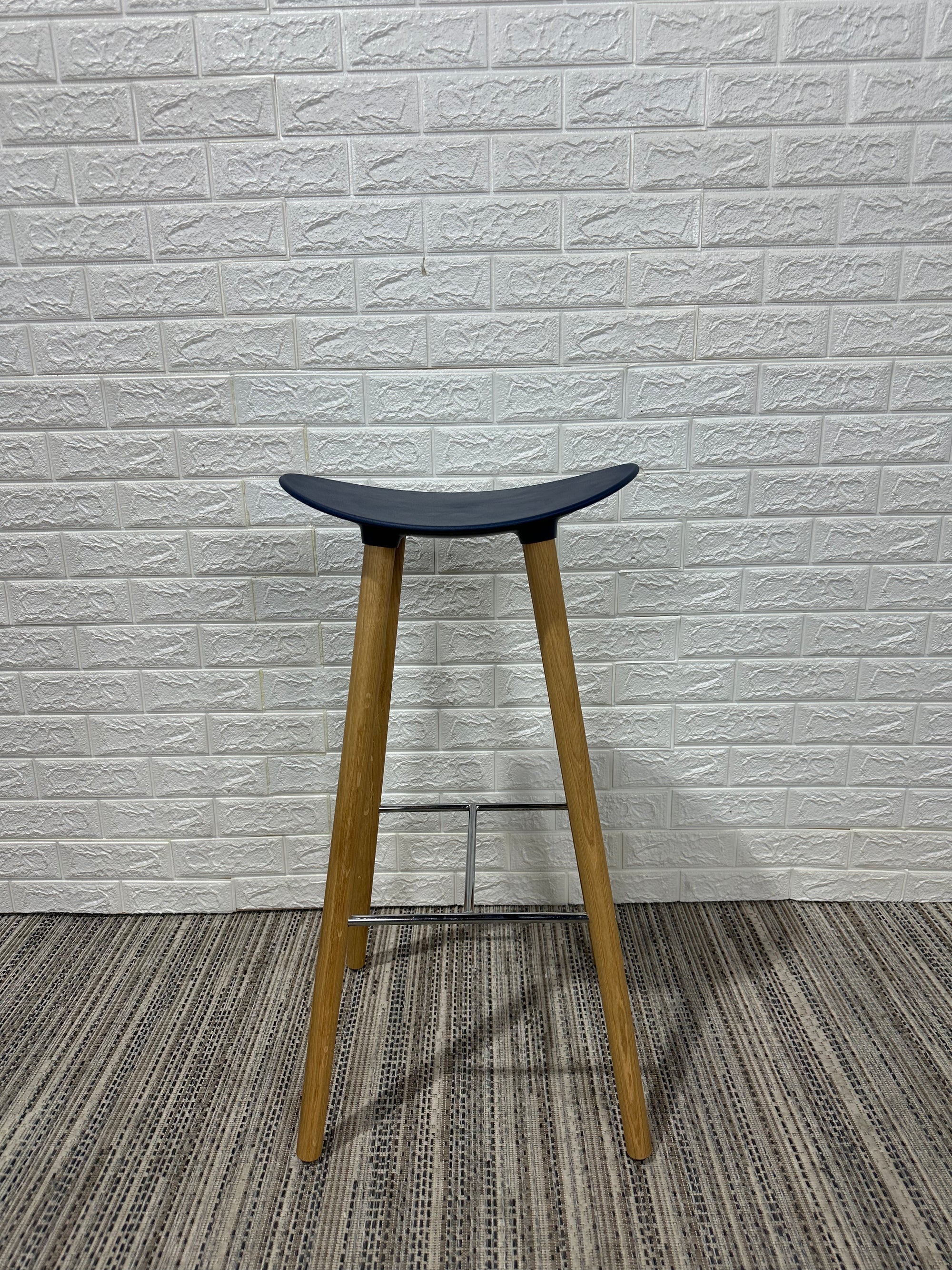 Pre-Owned Blue Stool - Duckys Office Furniture