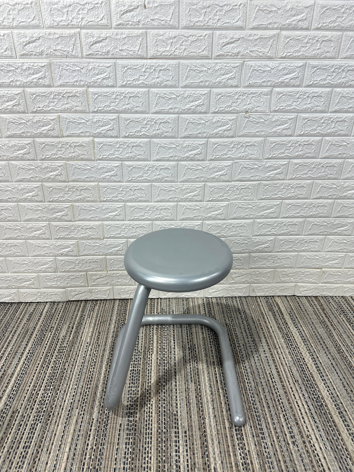 Pre-Owned Paperclip Stool - Duckys Office Furniture