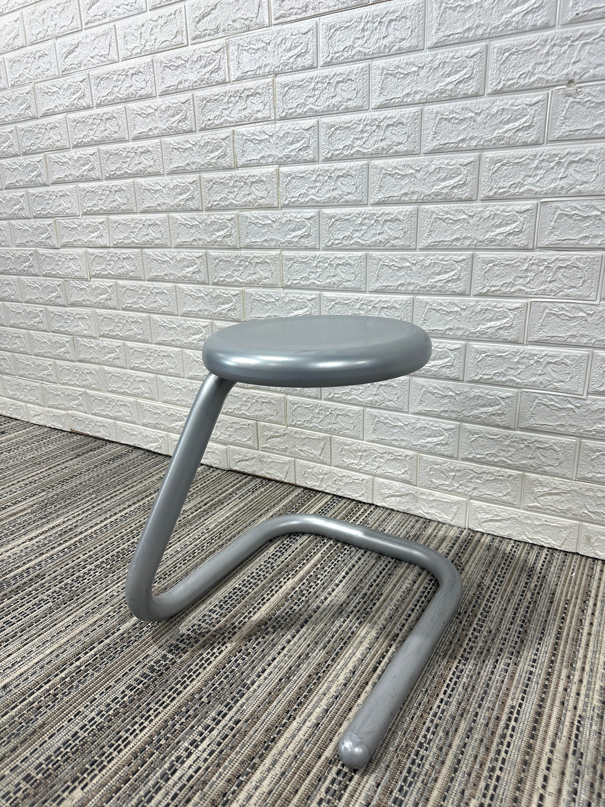 Pre-Owned Paperclip Stool - Duckys Office Furniture