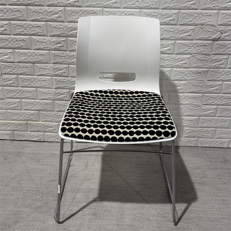 Pre-Owned Allermuir Casper Monoshell Stacking Chair - Duckys Office Furniture