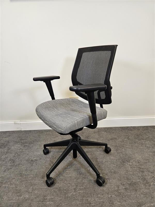 Pre-Owned Sit-On-It Focus Task Chair- Patterned Seat