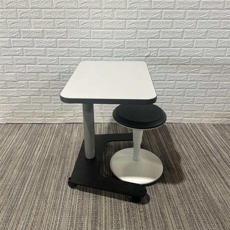 Pre-Owned Hon Roll Call Lectern and Revel Fidget Stool Set
