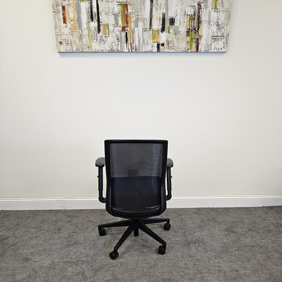 Pre-Owned Ec1 Blue Seat Black Mesh Chair - Duckys Office Furniture
