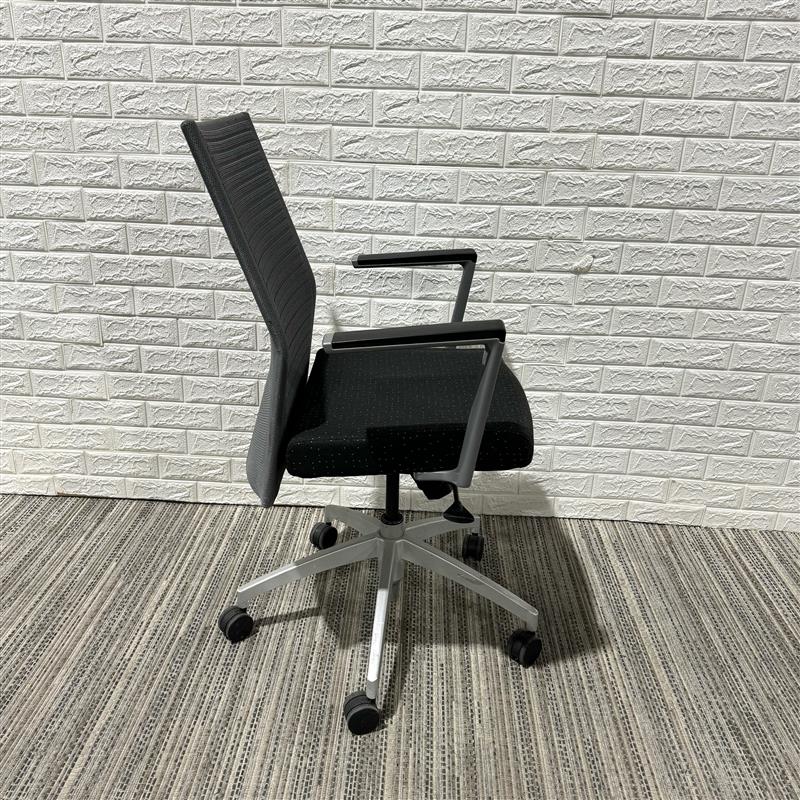 Pre-Owned Gray SitOnIt Sona Chair