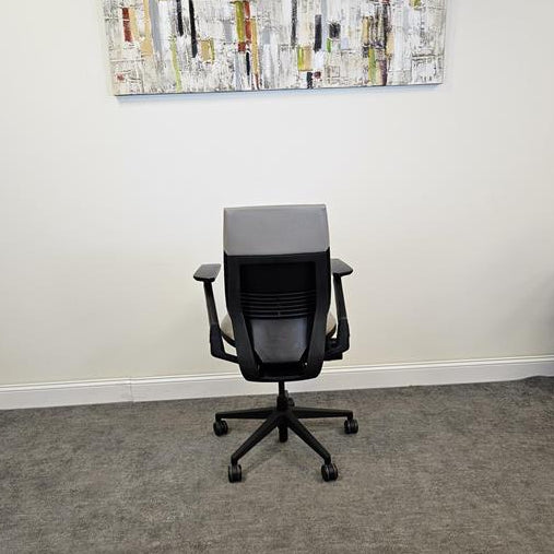 Pre-Owned Steelcase Gesture Task Chair - Duckys Office Furniture