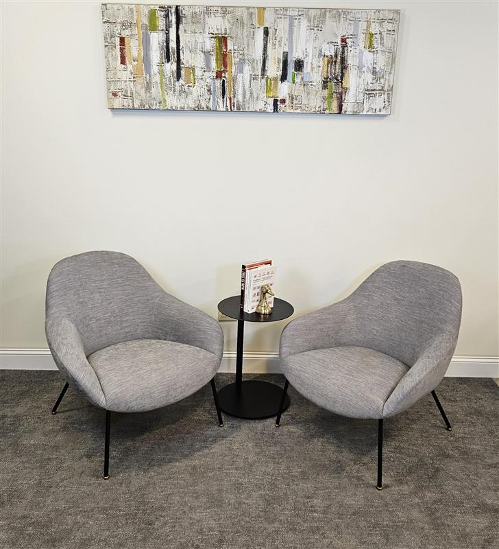 Pre-Owned Grey lounge Chair
