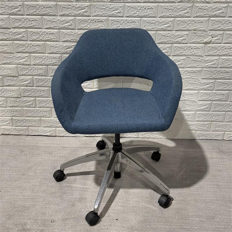 Pre-Owned Adjustable Swivel Chair - Duckys Office Furniture