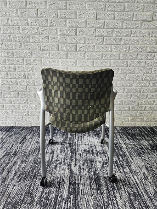 Pre-Owned Herman Miller Stacking Chairs - Duckys Office Furniture