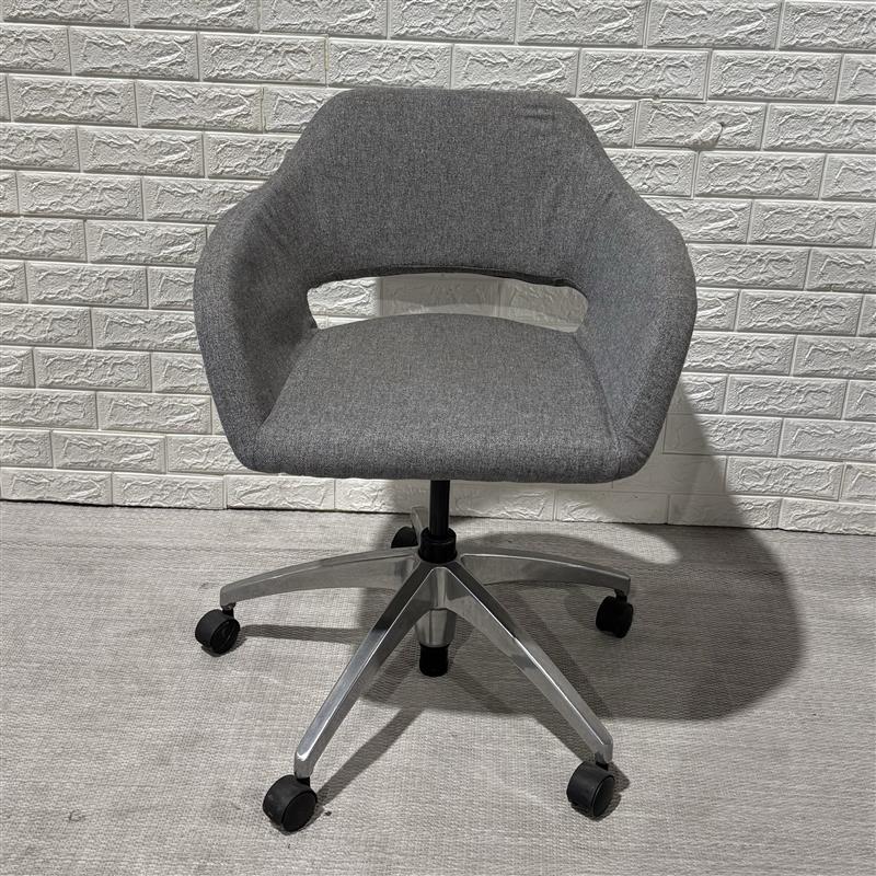 Pre-Owned Adjustable Swivel Chair - Duckys Office Furniture