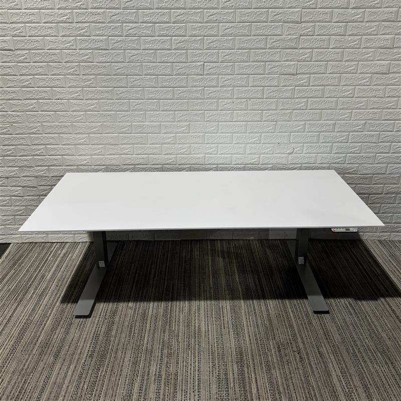 Pre-Owned WHITE ADJUSTABLE DESK