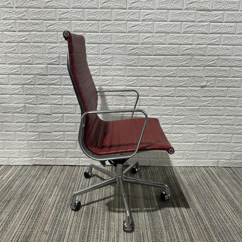 Pre-Owned Red Herman Miller Eames Chair (SET OF 6)