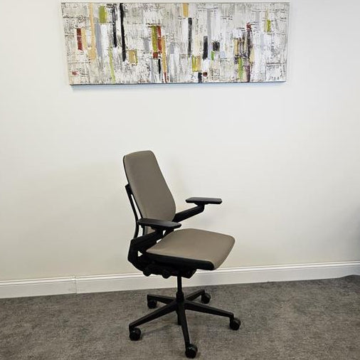 Pre-Owned Steelcase Gesture Task Chair - Duckys Office Furniture