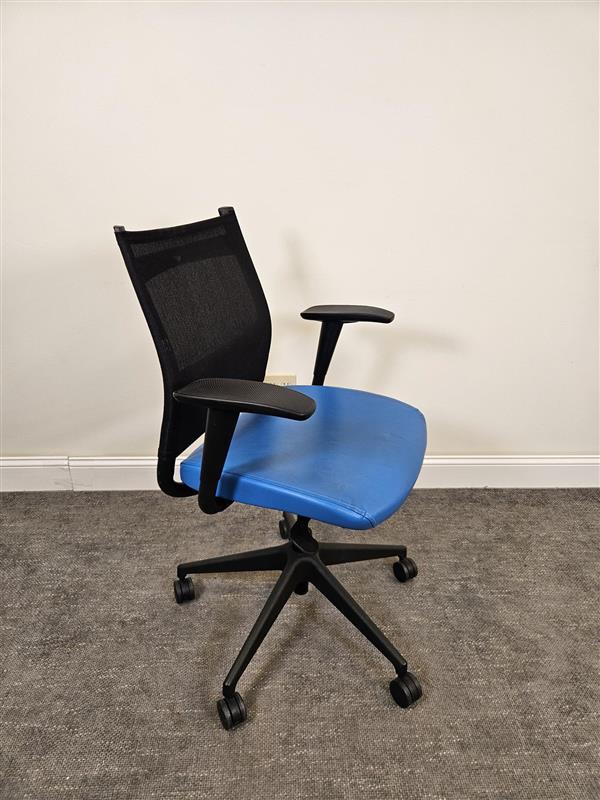 Pre-Owned Sit-On-It Wit Task Chair