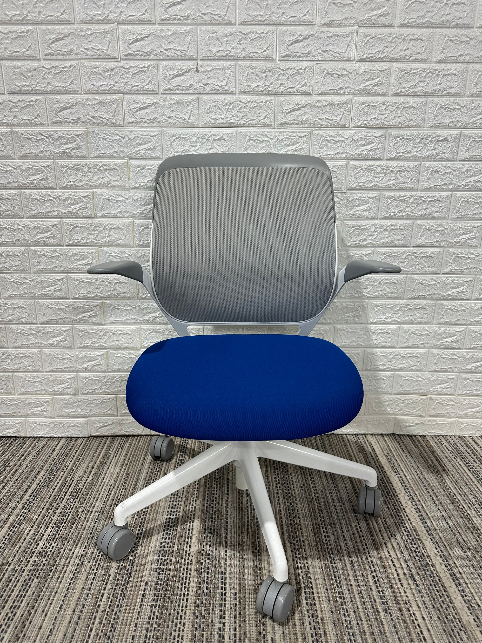 Pre-Owned Ionic Blue Task Chair - Duckys Office Furniture