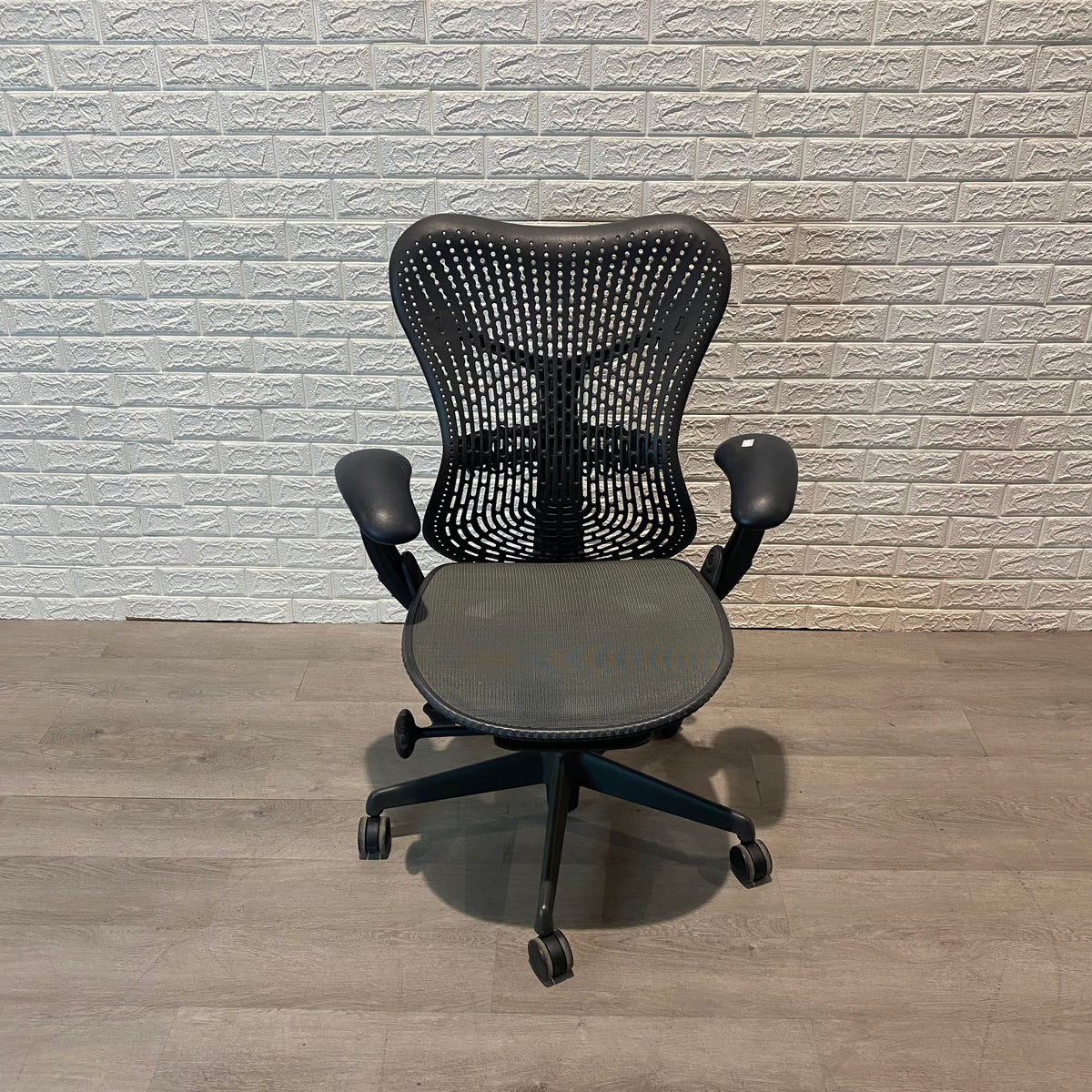 Pre-Owned Herman Miller Mirra Task Chair - Duckys Office Furniture