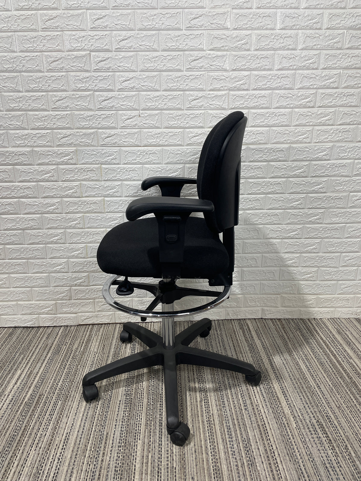 Pre-Owned Black Task Stool - Duckys Office Furniture
