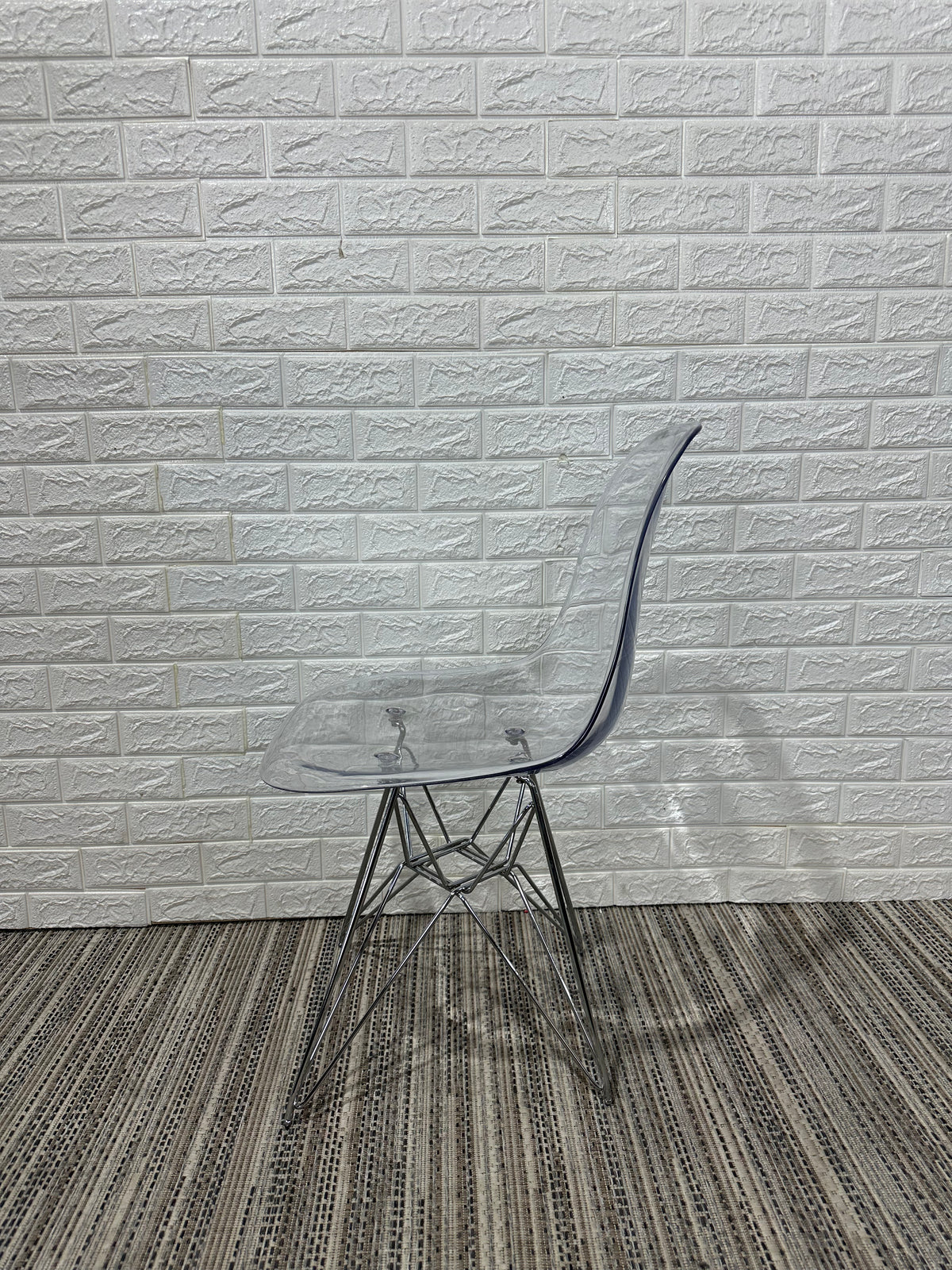 Pre-Owned Clear Chair - Duckys Office Furniture