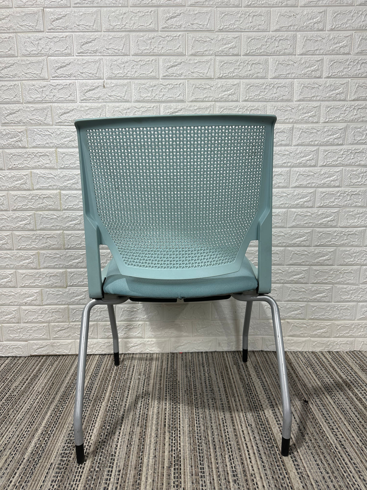 Pre-Owned Blue Guest Chair - Duckys Office Furniture