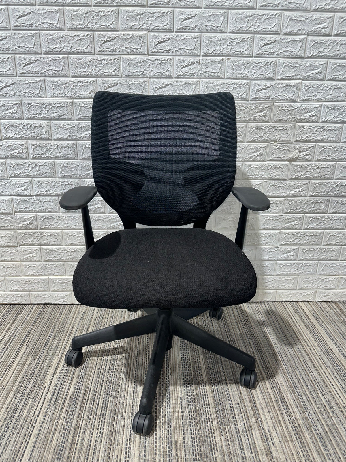 Pre-Owned Black Task Chair