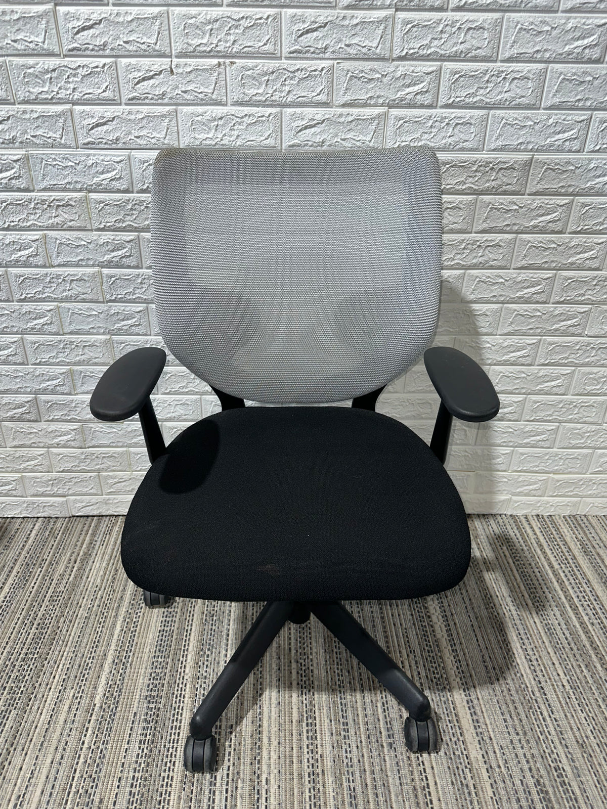 Pre-Owned White Task Chair