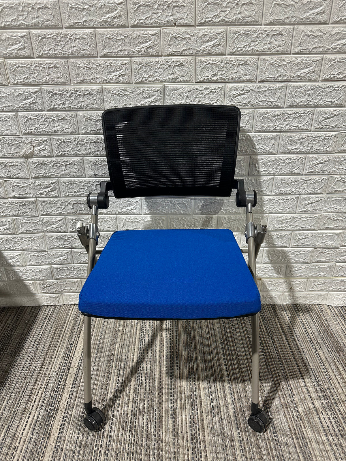 Pre-Owned Blue Nesting Chair