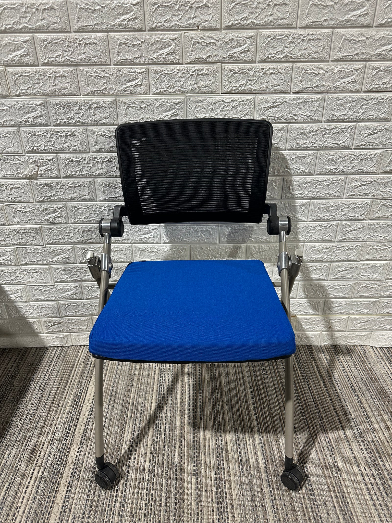 Pre-Owned Blue Nesting Chair - Duckys Office Furniture