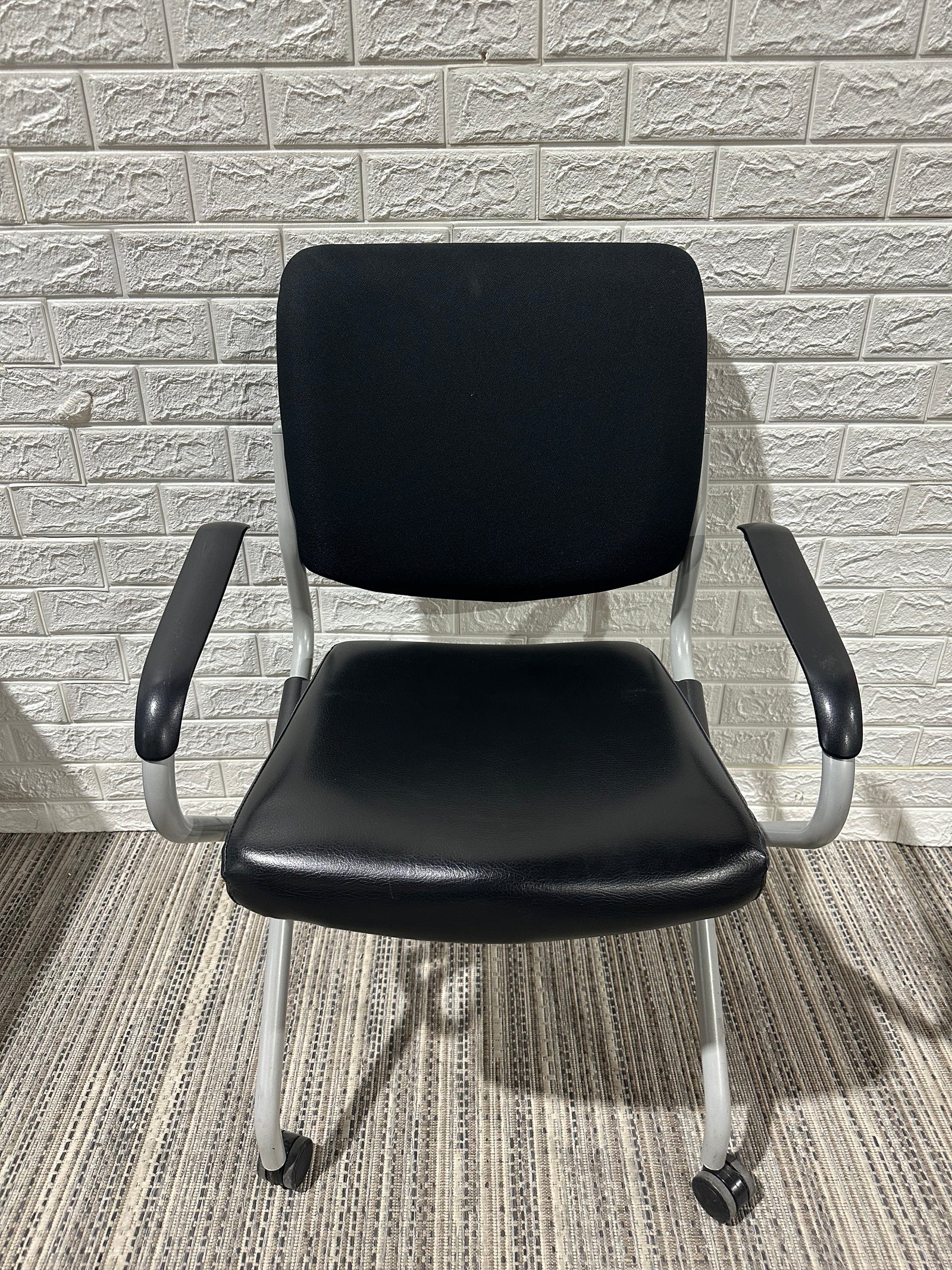 Pre-Owned HON Black Nesting Chair - Duckys Office Furniture