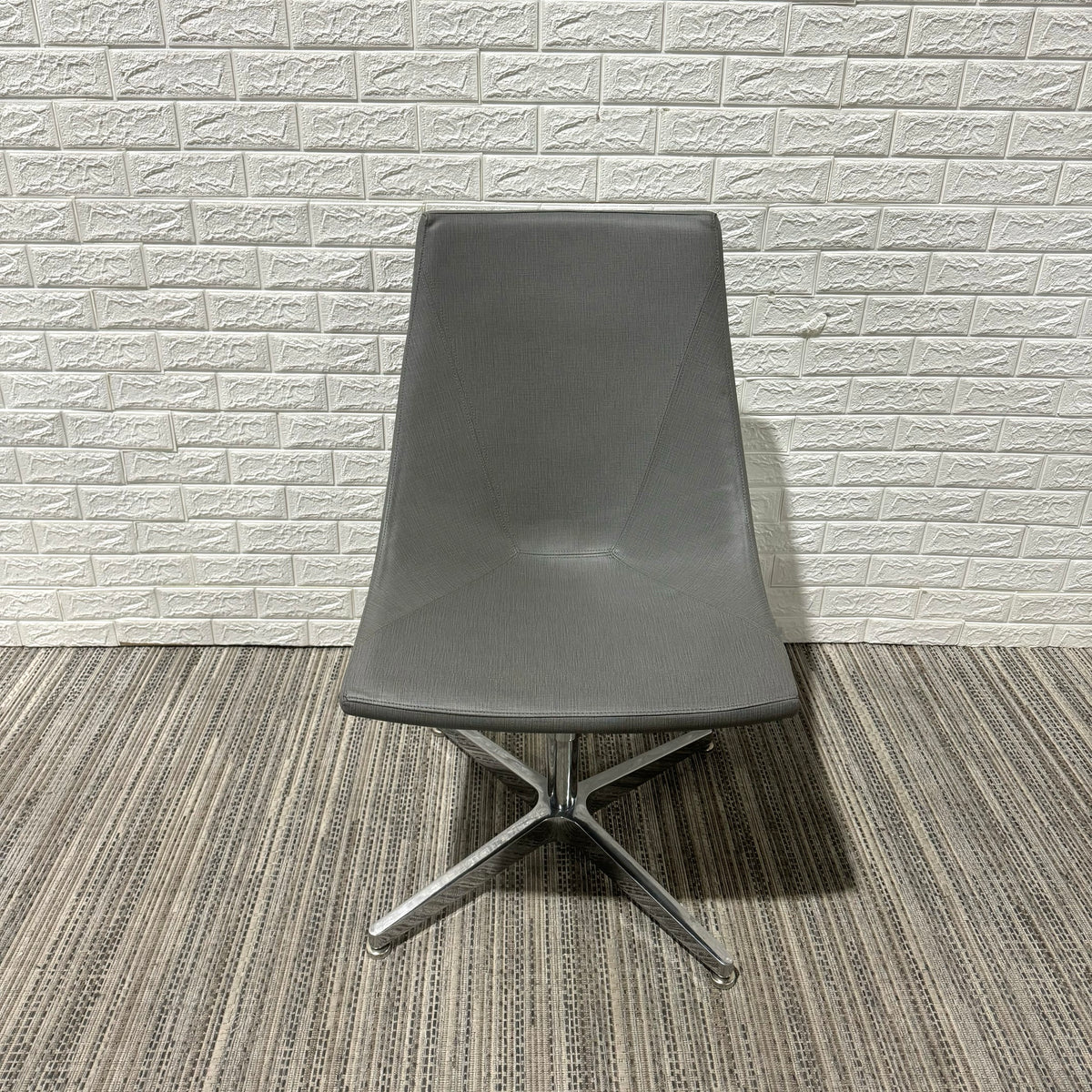 Pre-Owned Grey Lounge Seat - Duckys Office Furniture