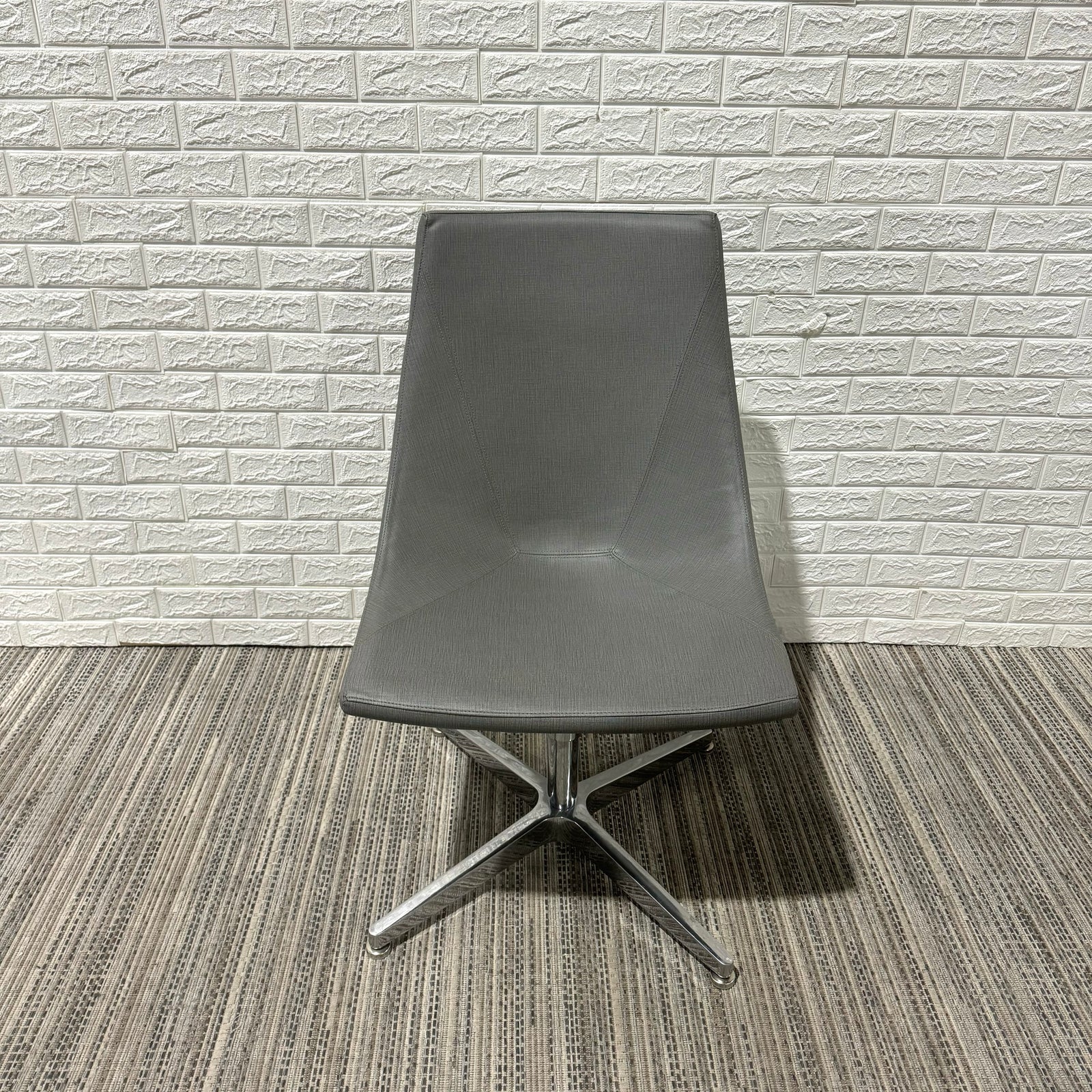 Pre-Owned Grey Lounge Seat - Duckys Office Furniture