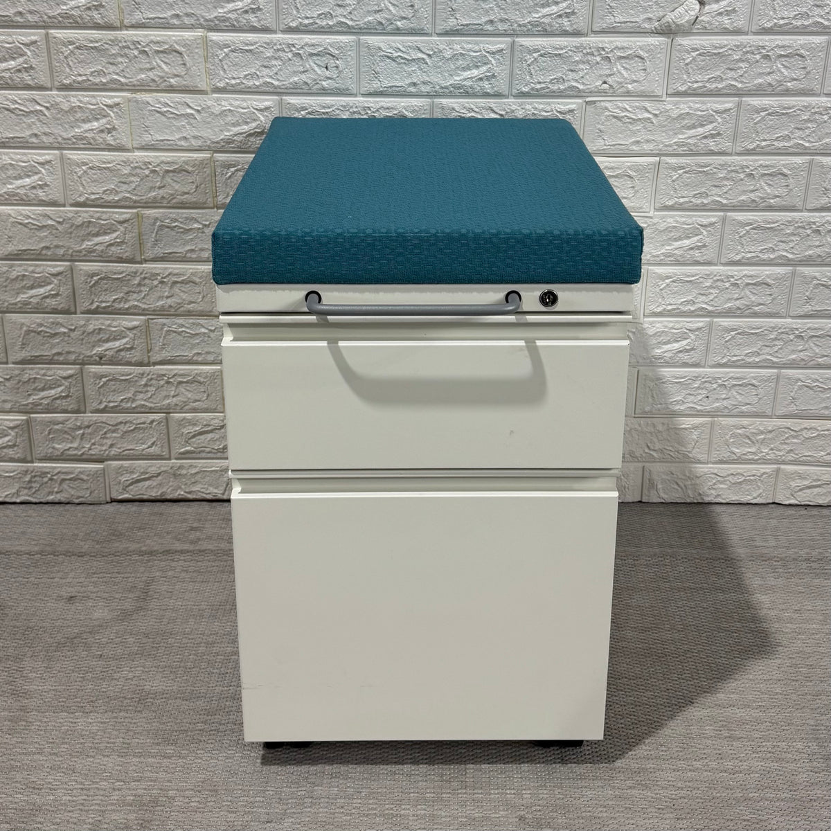 Pre-Owned Blue and Red Mobile Pedestals