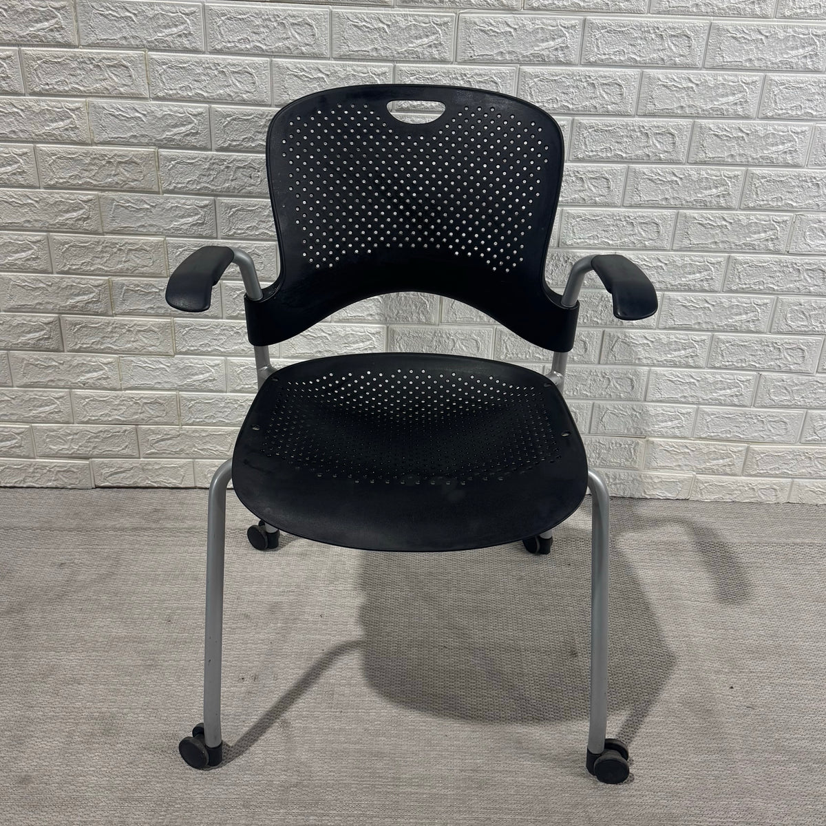 Pre-Owned Herman Miller Capers