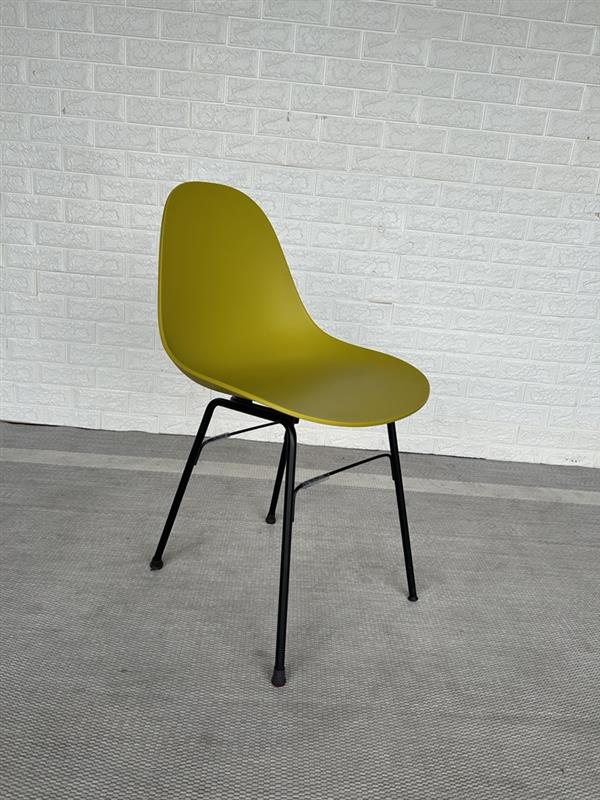 Pre-Owned Egg Shell Chairs - Duckys Office Furniture