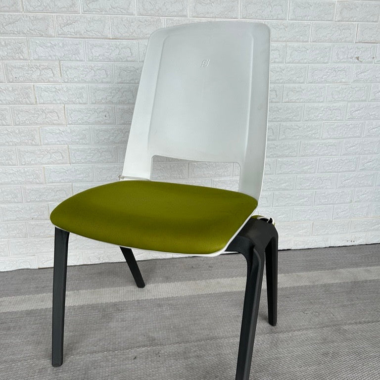 Pre-Owned Compel Fila Stacking Chair - Duckys Office Furniture