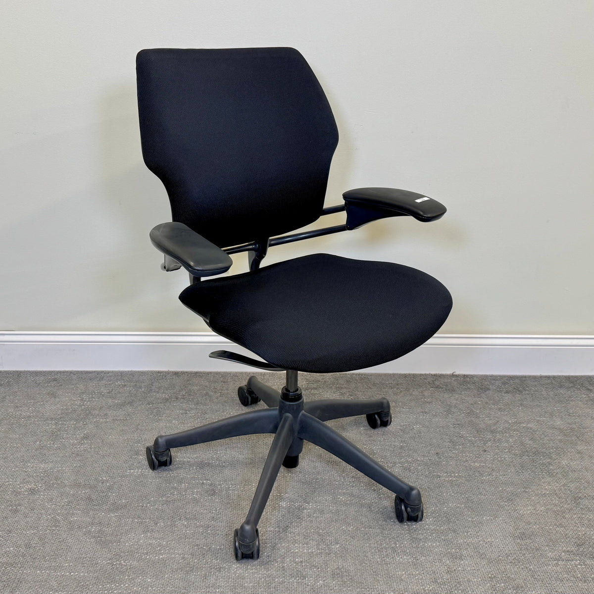 Pre-Owned Humanscale Freedom Chair - Duckys Office Furniture