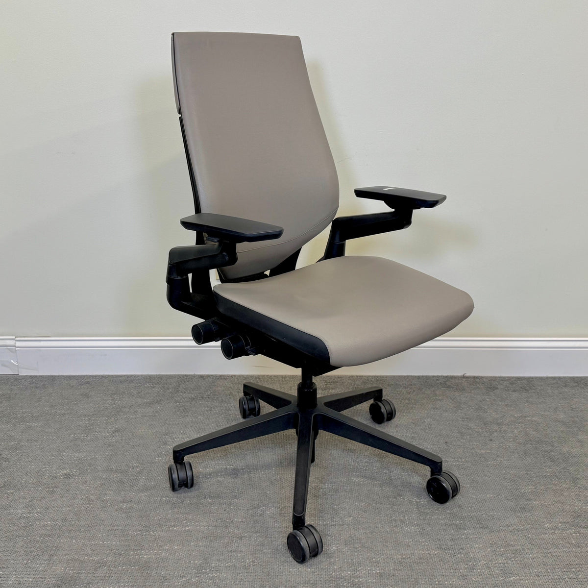 Pre-Owned Steelcase Gesture Task Chair - Duckys Office Furniture