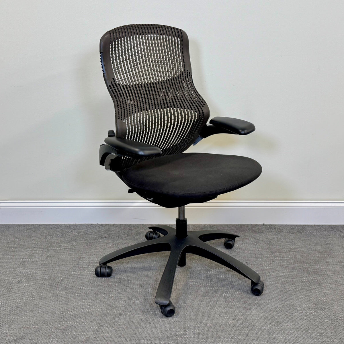 Pre-Owned Knoll Generation Task Chair - Duckys Office Furniture