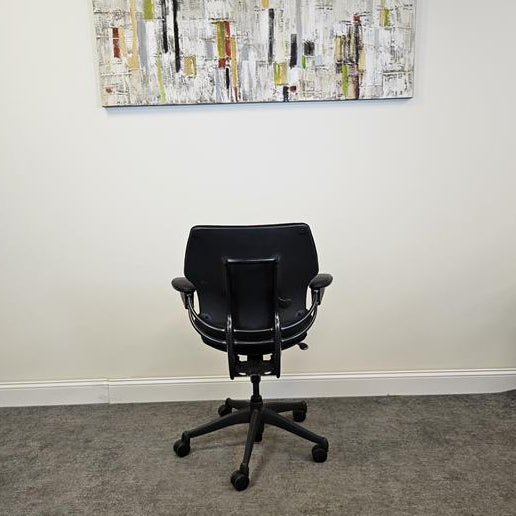 Pre-Owned Humanscale Freedom Chair - Duckys Office Furniture