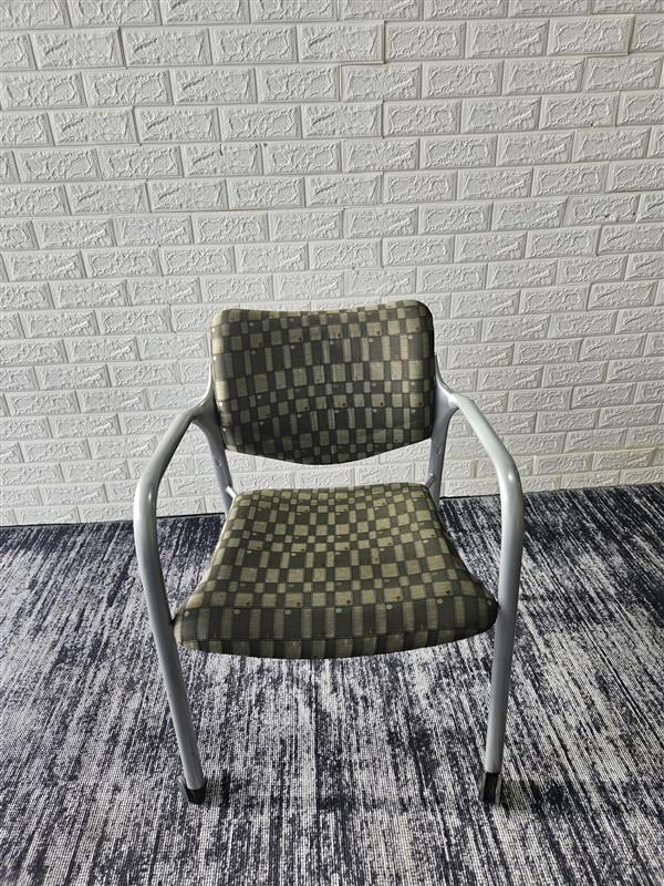 Pre-Owned Herman Miller Stacking Chairs - Duckys Office Furniture