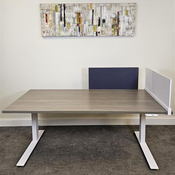 Pre-Owned Knoll-Hat Height Adjustable Table with Bord Screen