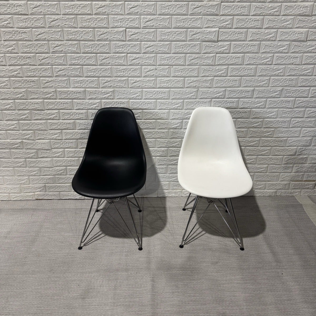 Pre-Owned Herman Miller Eames Molded Plastic Side Chair - Duckys Office Furniture