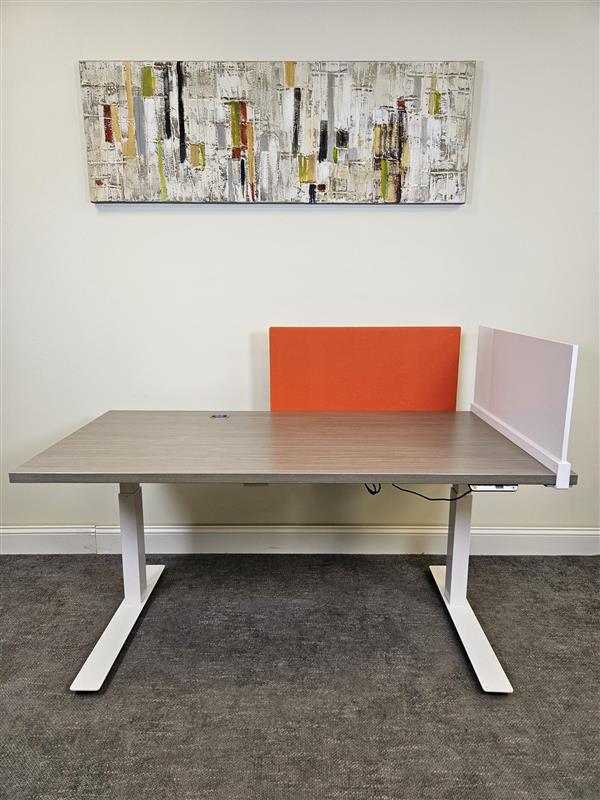 Pre-Owned Knoll-Hat Height Adjustable Table with Bord Screen