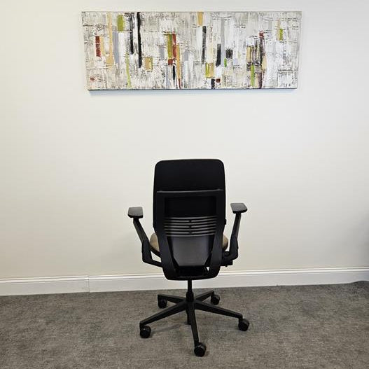 Pre-Owned Steelcase Gesture Task Chair - Duckys Office Furniture