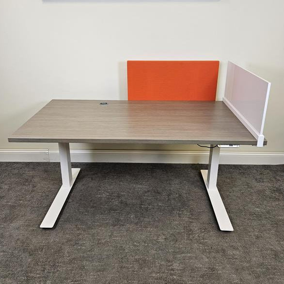 Pre-Owned Knoll-Hat Height Adjustable Table with Bord Screen