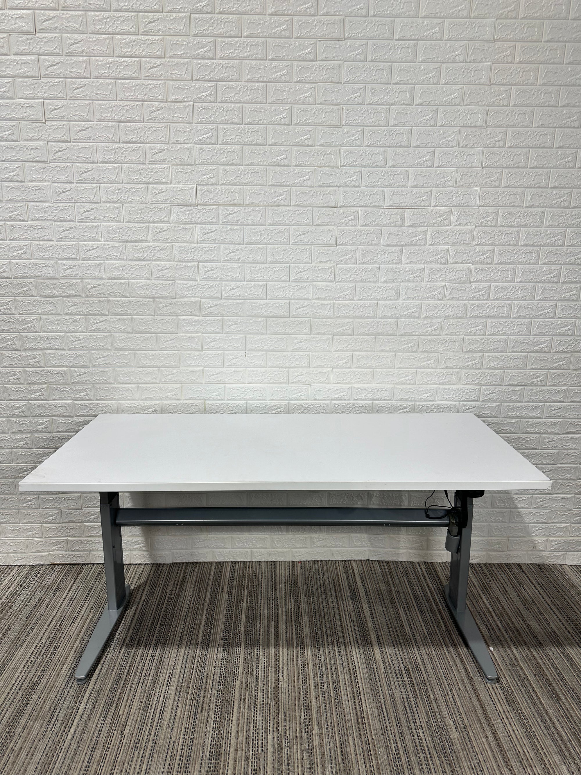 Pre-Owned Steelcase Height Adjustable Desk - Duckys Office Furniture