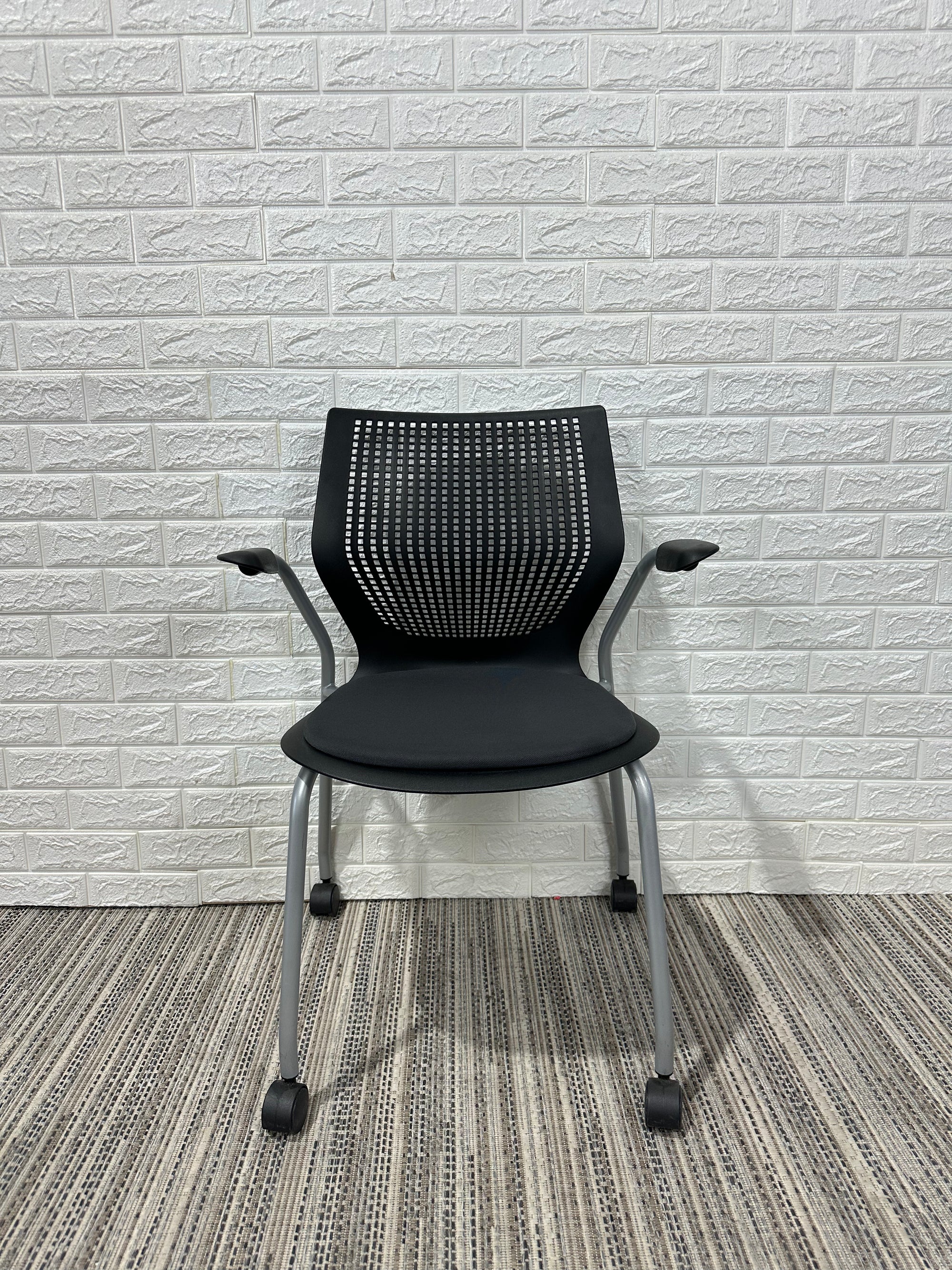 Pre-Owned Knoll Guest Chair - Duckys Office Furniture